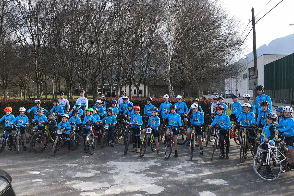 Salida de la escuela de ciclismo
