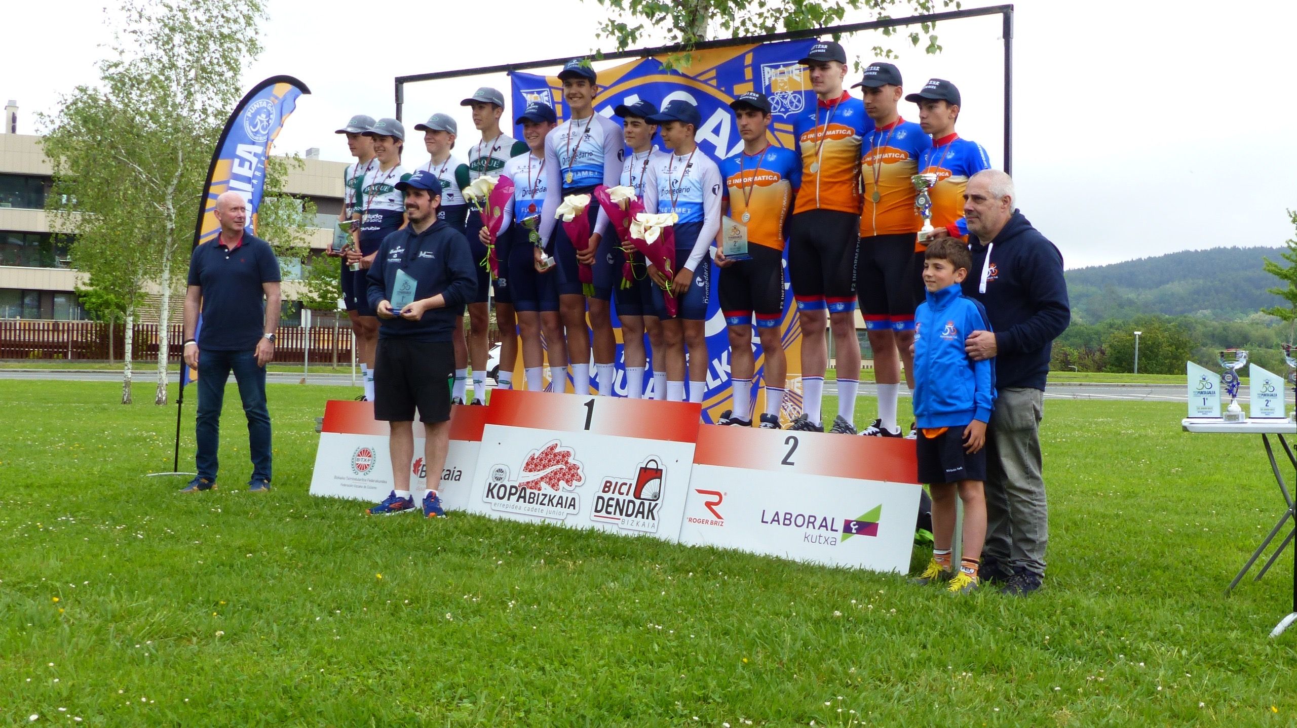 Campeones de Bizkaia en CRE tanto en cadetes como en juniors.